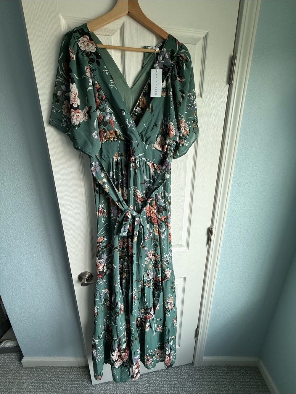 Dress - Picture 1 of 1
